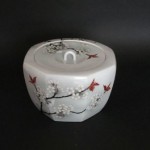 釉描色絵　桜図　蓋付八角壺